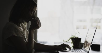 femme en télétravail