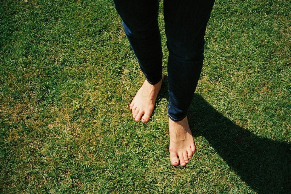 bienfait marcher pieds nus